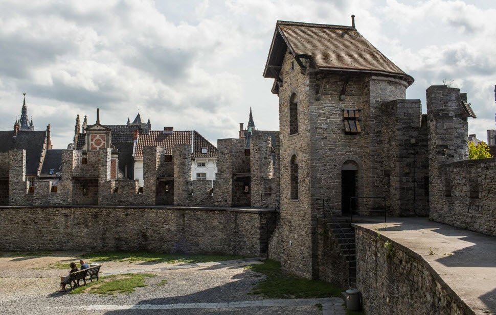 Castle of the Counts, Spain